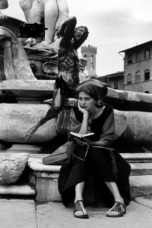 фото Рут Оркин (одна и та же девушка на фото, кстати, но первое фото знают миллионы, а второе - меньше)