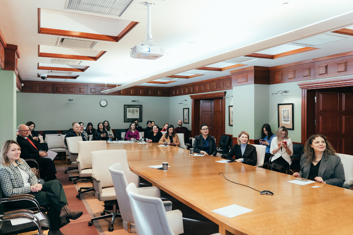 Листайте карусель, чтобы увидеть больше фото