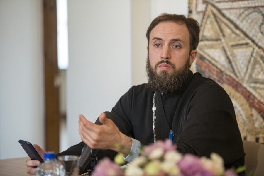 Иерей Домусчи Стефан - священнослужитель Русской Православной Церкви, кандидат философских наук, кандидат богословия, преподаватель Московской духовной академии, заведующий кафедрой нравственного богословия Российского православного университета Святого Иоанна Богослова г. Москвы.