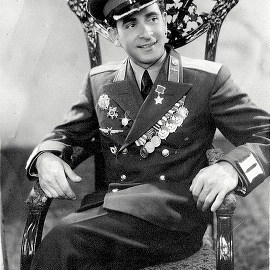 «Сталинский сокол» Адиль Кулиев: летчик-ас Великой отечественной