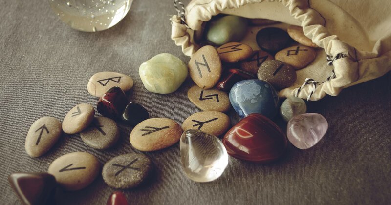 На руны надейся, а сам не плошай