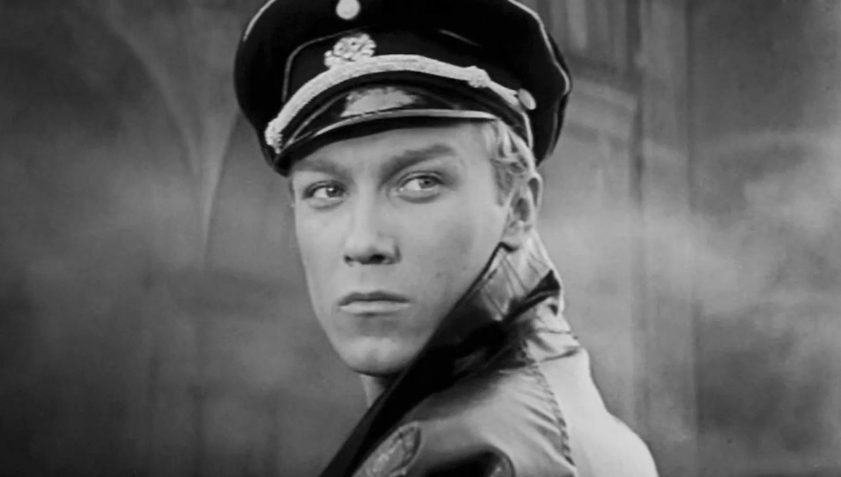 В роли Генриха Шварцкопфа в фильме "Щит и меч"