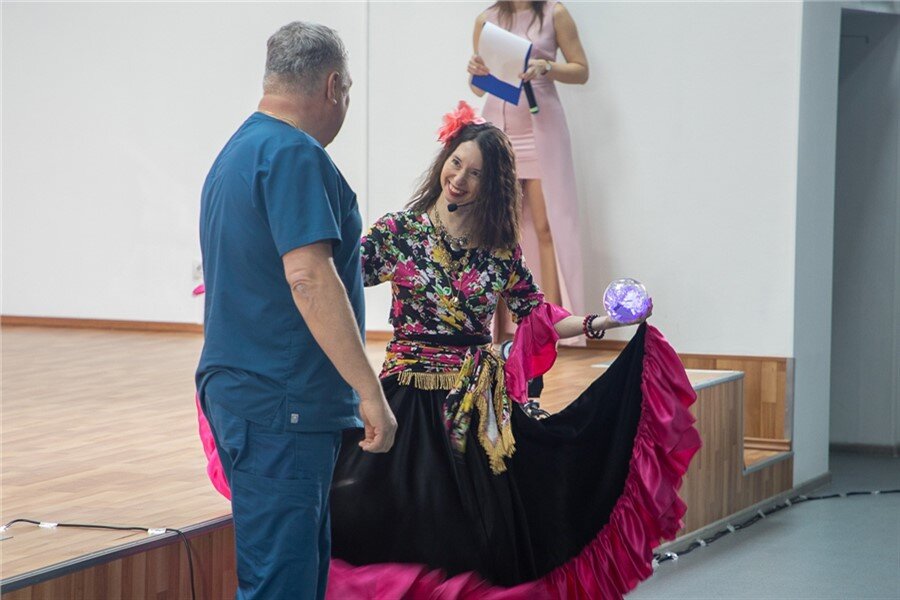 Сотрудницы БСМП устроили праздник для коллег-мужчин 
Фото: vk.com/bsmp.krsk