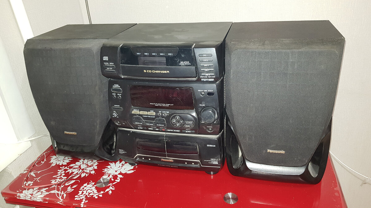 Этот музыкальный центр Panasonic SA-CH74E-K был куплен в полностью нерабочем состоянии. 