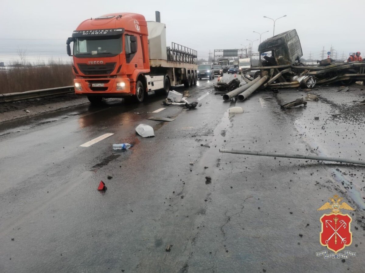 В огненном ДТП на трассе «Сортавала» водитель КамАЗа выпал из кабины |  110KM.RU | Дзен