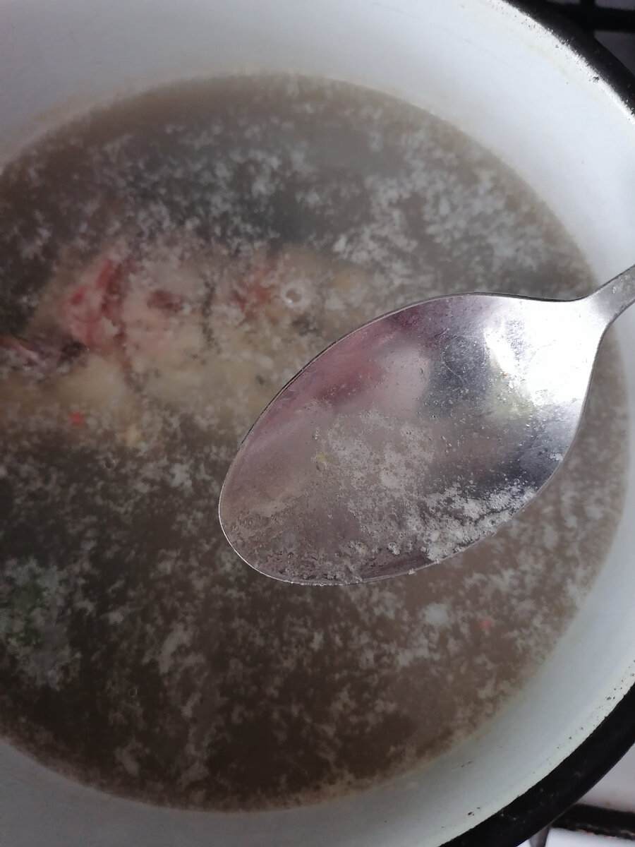 суп из форели. уха с зеленью. уха из головы форели рецепт с фото. уха из головы форели. уха из головы форели.