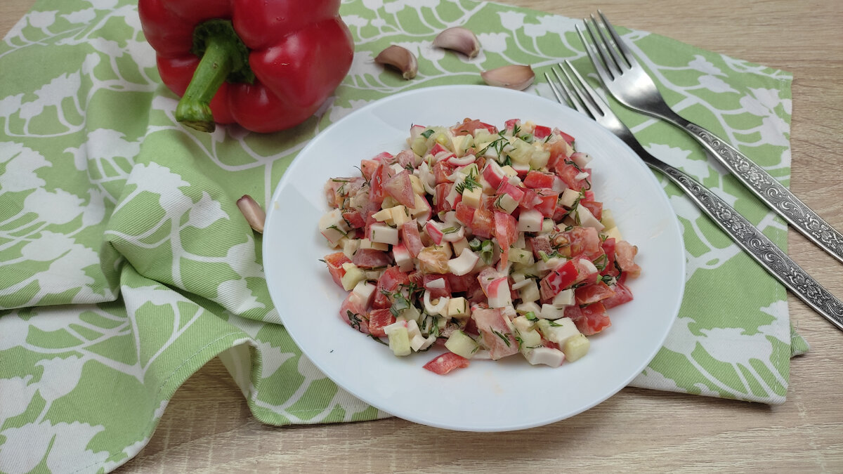 Салат с крабовыми палочками и перцем болгарским