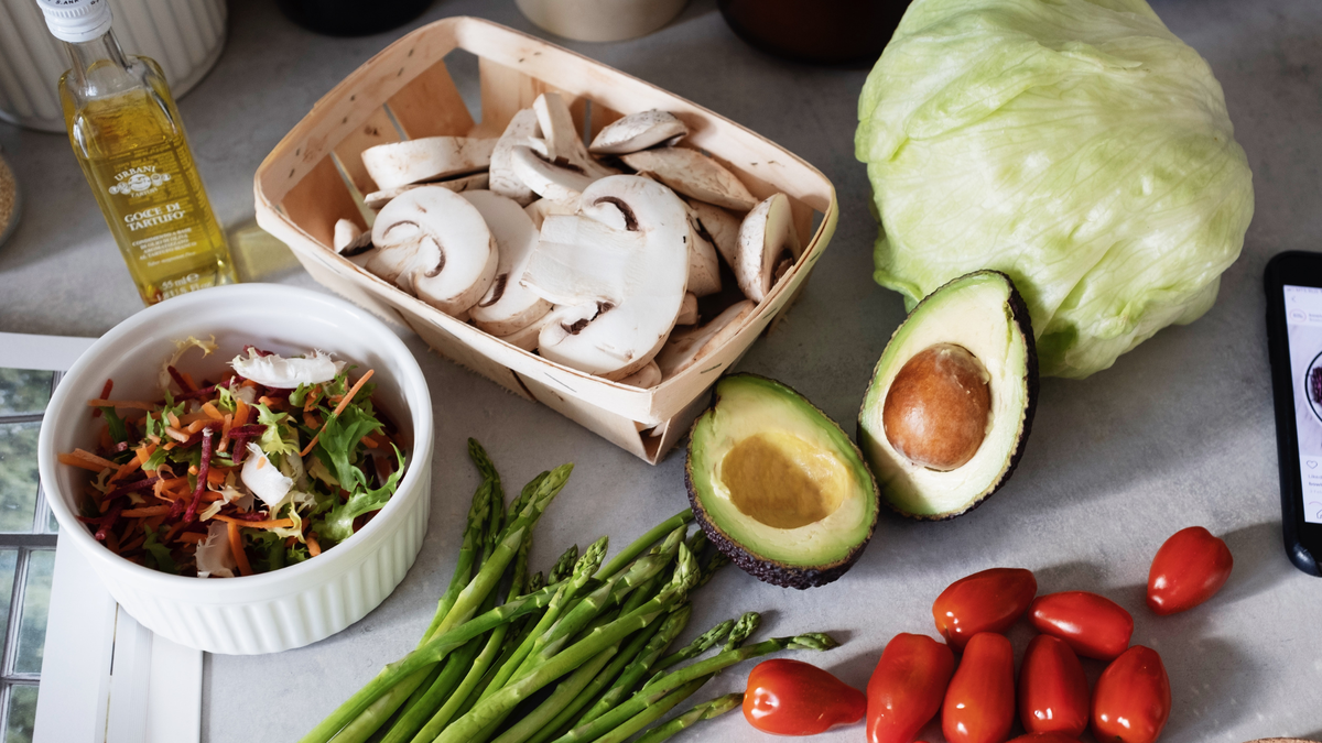 Как изменилось питание. Химический процесс пищеварения. Писарев измените пищу. Валеология сред группа здоровое питание. Еда меняющая жизнь.