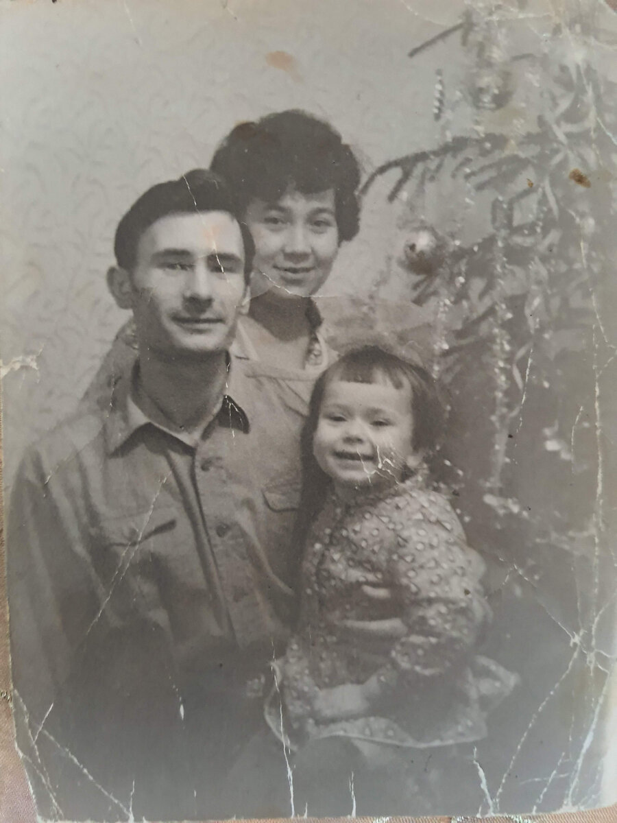 Это моя любимая фотография,  которую я всегда возила с собой. Теперь она тоже со мной, правда, в электронном виде