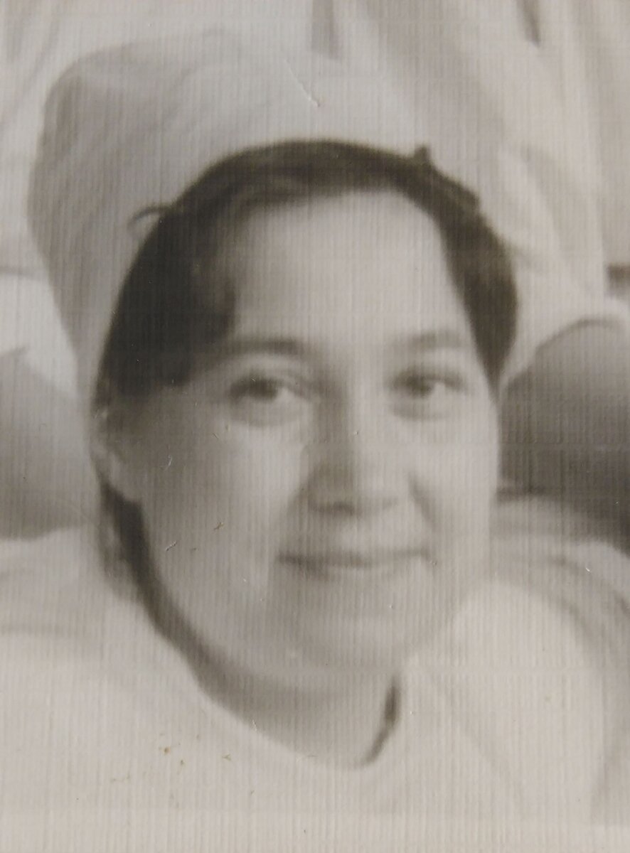 Мама. На этой фотографии она гораздо моложе меня сегодняшней. В разы