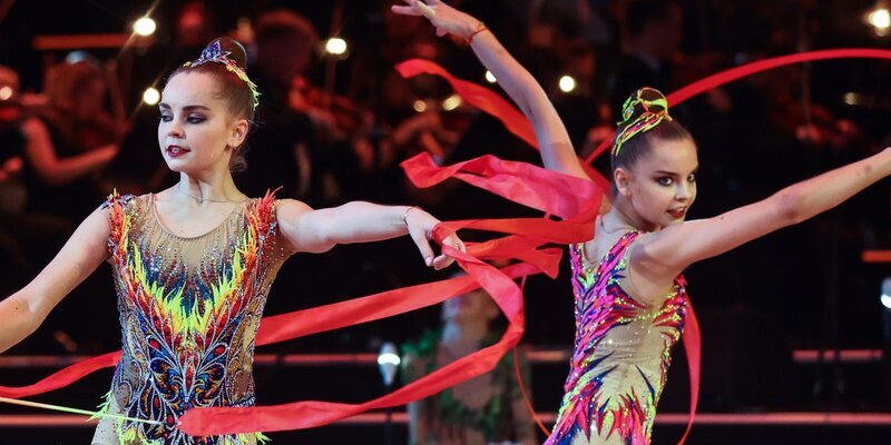 Сестры Аверины на выступлении.  фото: картинки  яндекса.