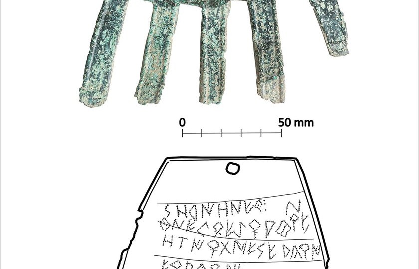 Археологи разгадали загадочное слово на 2100-летней бронзовой руке