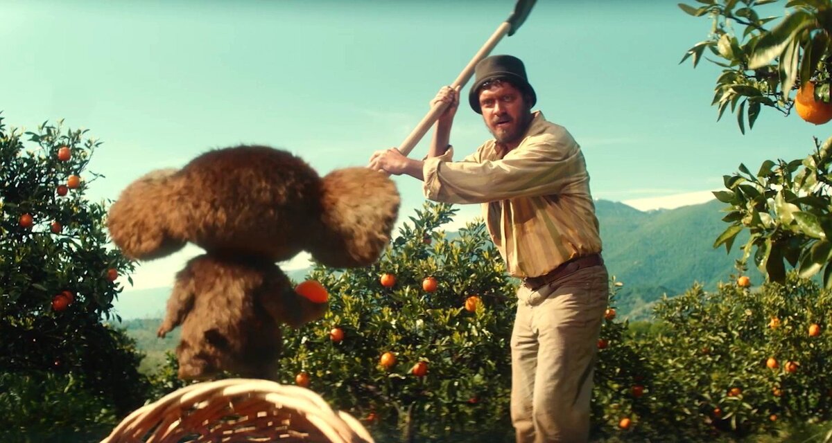 При таком раскладе странно, что садовод из «Чебурашки» получил лопатой по голове плашмя, а не лезвием