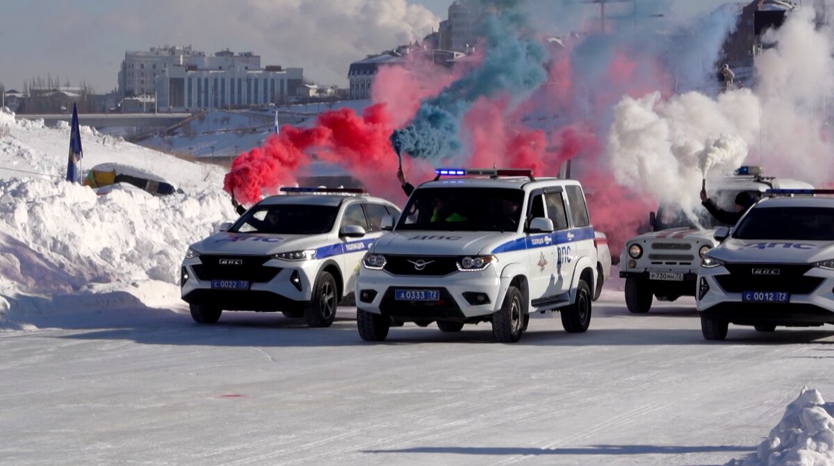 вода и человек. гонки на льду байкала. байкальский лед ольхон. ледяная поверхность. сноуборд в гренландии.