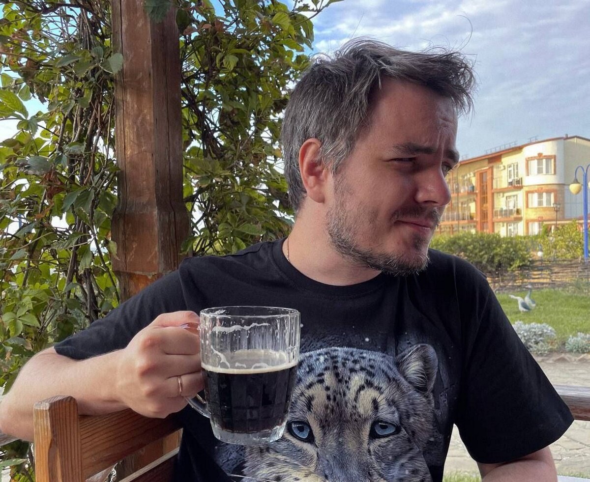 Герой рунета 2008 и бывший помощник депутата от ЛДПР Давыдов.И