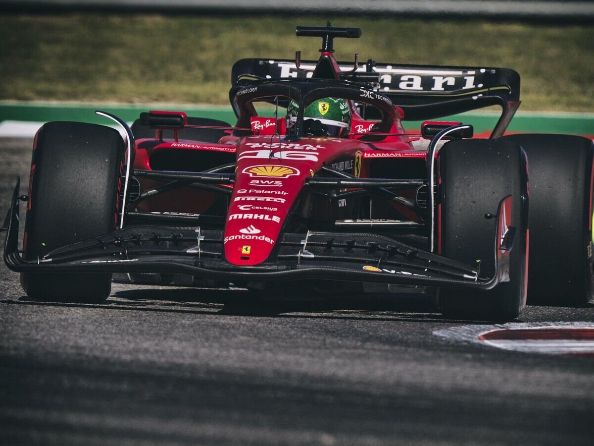    Пилот "Феррари" Шарль Леклер© Фото : Формула 1 Ферарри Леклер