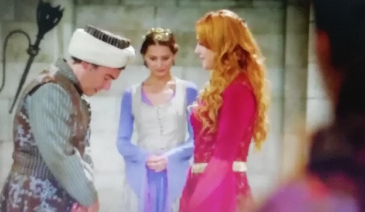 Хюррем встретила Гюля-агу