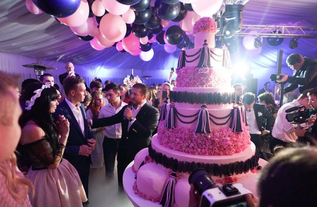 Ренат Агзамов является известным кулинаром России. В последние годы он прославился ещё и как телеведущий кулинарных проектов. Мужчина является настоящим фанатом своего дела.-11