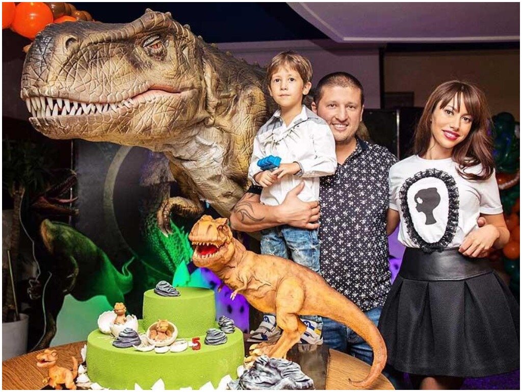 Ренат Агзамов является известным кулинаром России. В последние годы он прославился ещё и как телеведущий кулинарных проектов. Мужчина является настоящим фанатом своего дела.-15