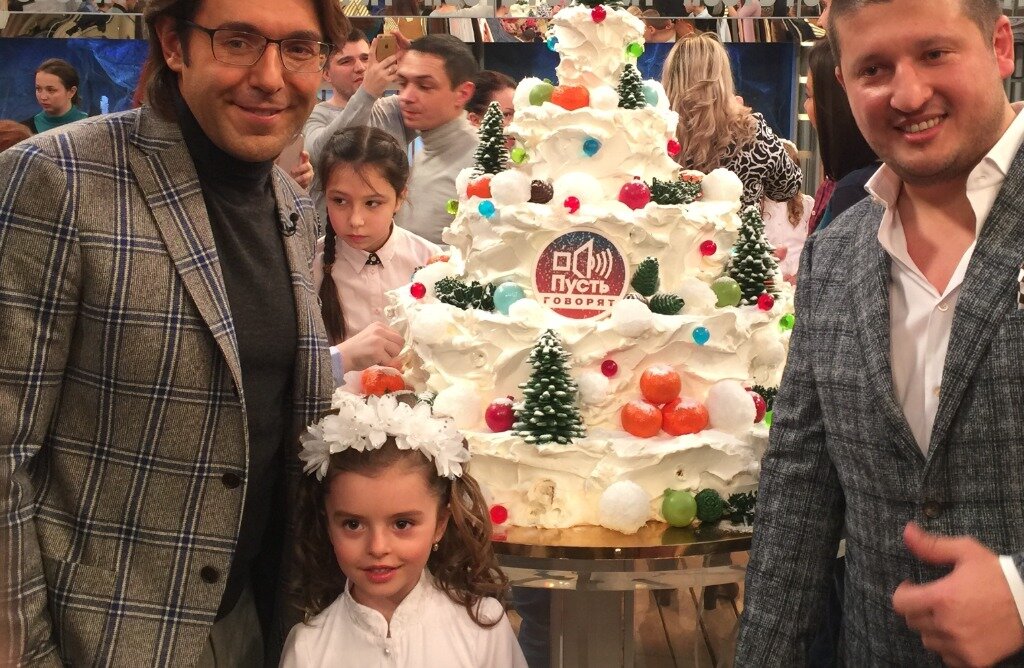 Ренат Агзамов является известным кулинаром России. В последние годы он прославился ещё и как телеведущий кулинарных проектов. Мужчина является настоящим фанатом своего дела.-10