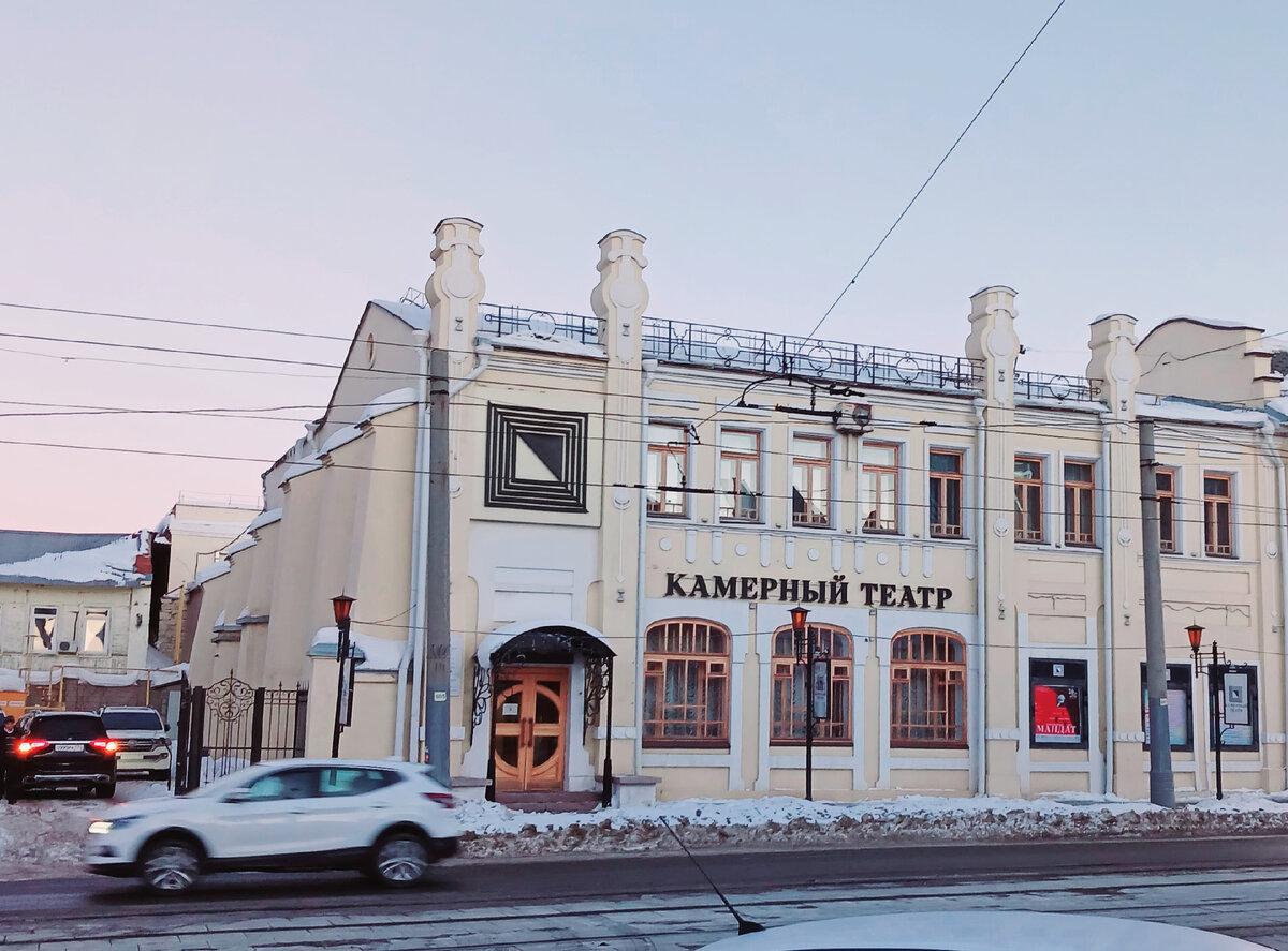 Спектакль в доме актёра, на втором этаже камерного театра. Фото автора 