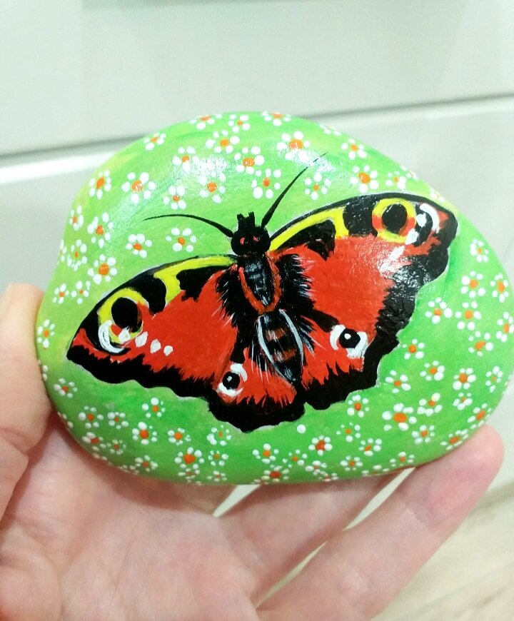 Мой рисунок акриловыми красками на камне.