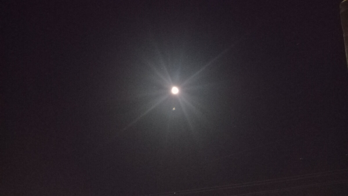 Луна с моего балкона