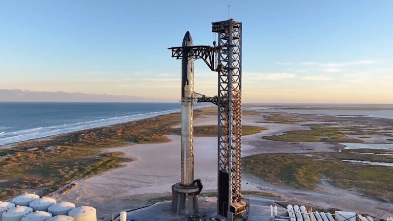 Starship на стартовой площадке базы Starbase в Южном Техасе. Источник: SpaceX  📷
