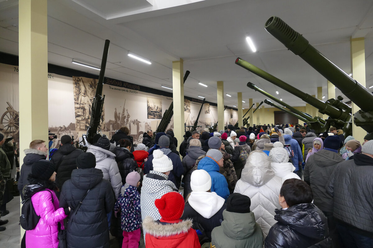 Открытие корпуса. Народа было очень много.