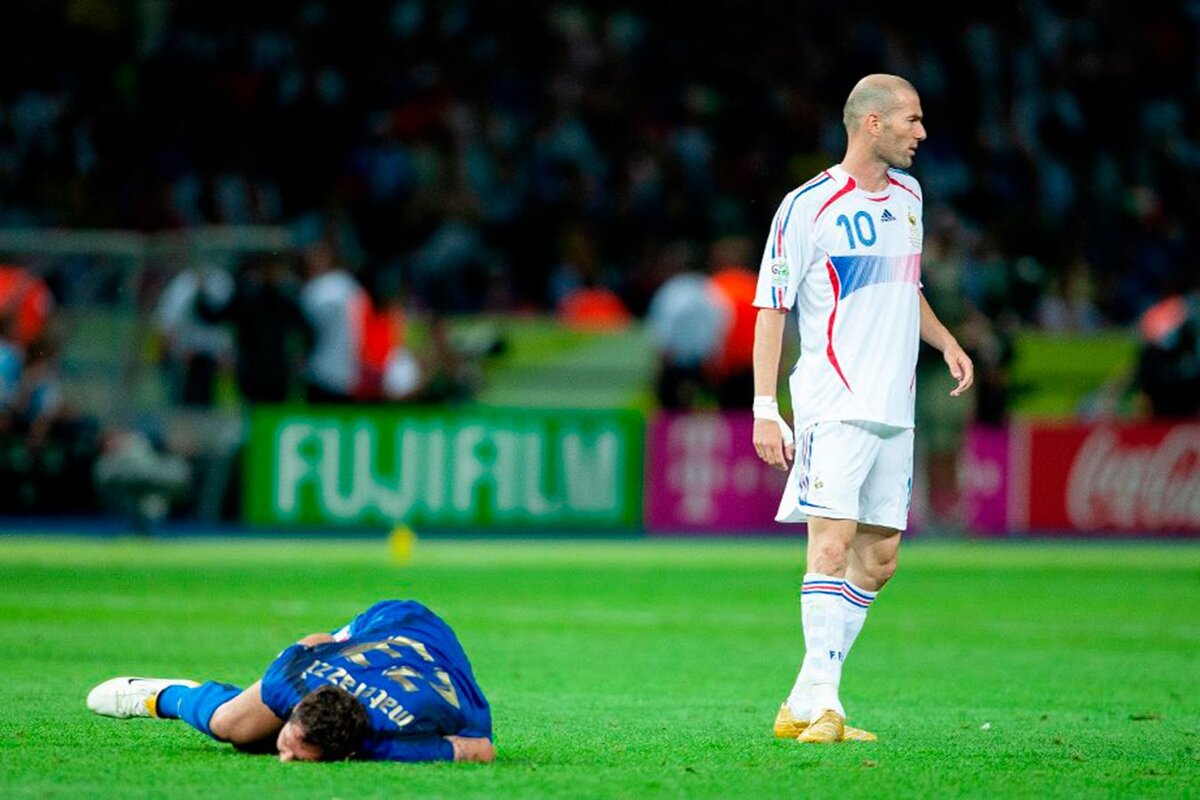 Обстановка на поле после стычки Зидана и Матерацци