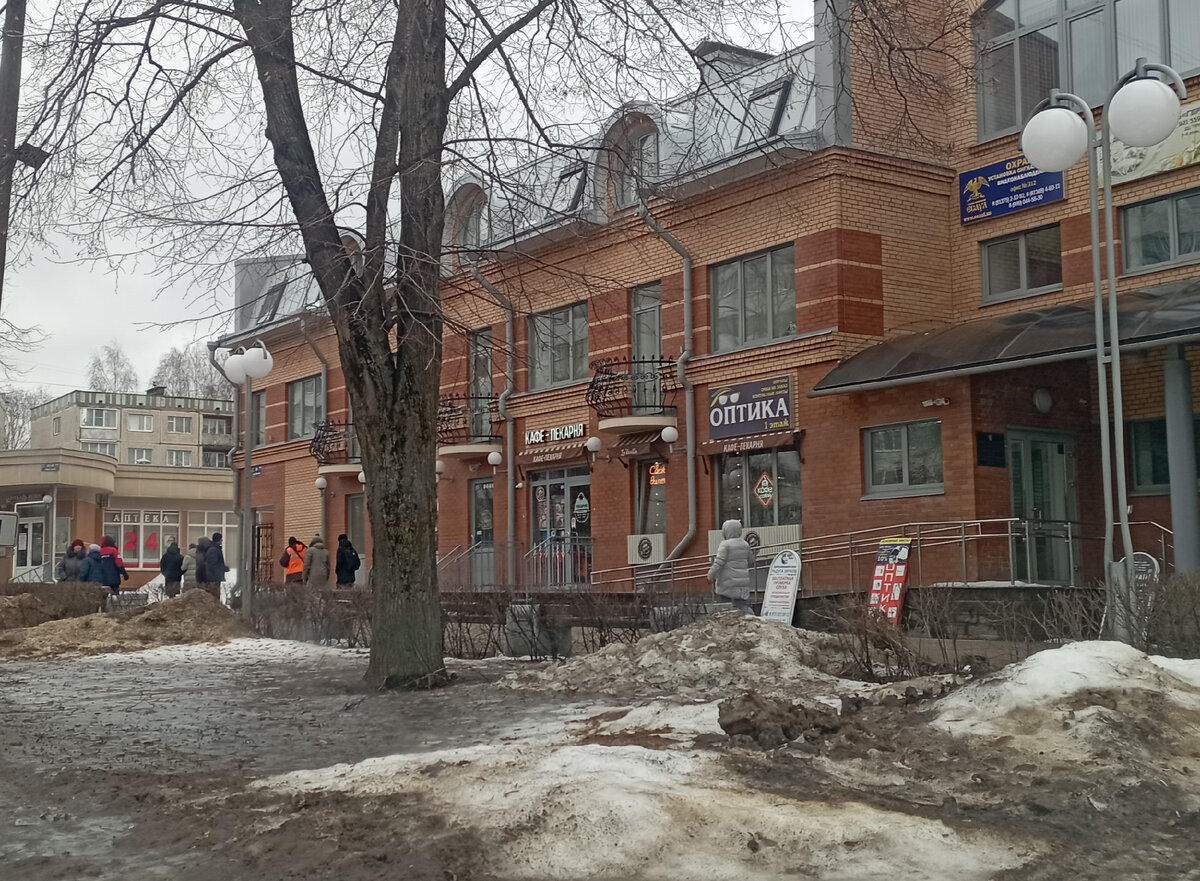 Вот тут можно сносно отобедать