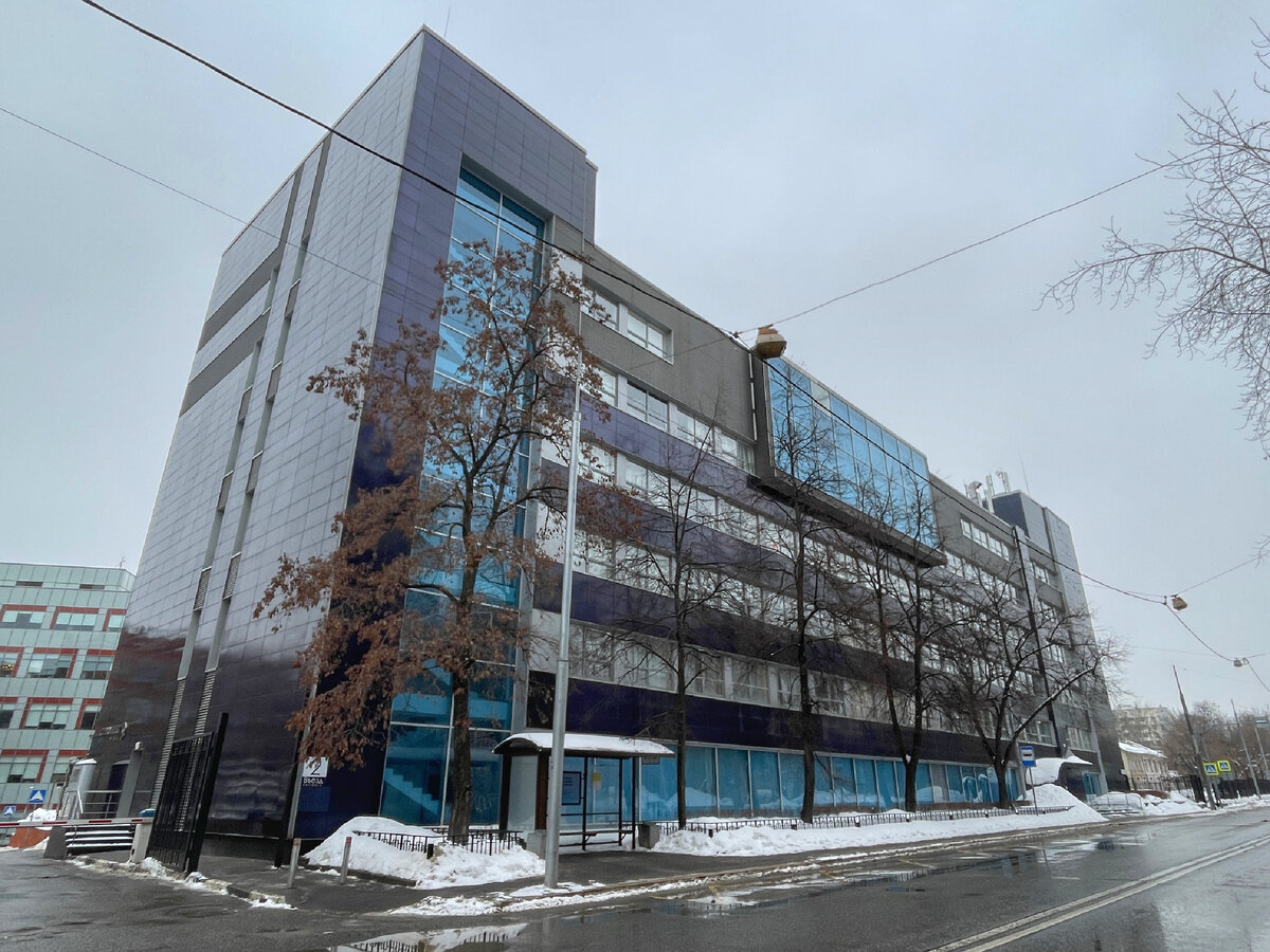 Голландия архитектура спортсооружения. Здание-лотос в чанчжоу, китай. Кадетская часовня академии ввс сша архитектор. Большие здания. Музей транспорта в глазго.