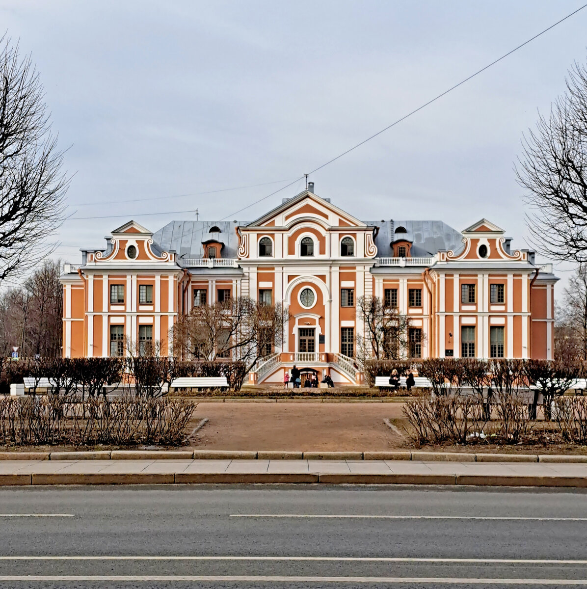 Кикины палаты в Конногвардейской слободе. Вид со Шпалерной улицы /фото из личного архива/