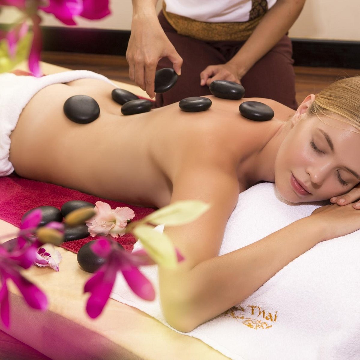 я всегда рядом с тобой стихи. я слышу твоё сердце по ночам тобой пропитан. каждый сантиметр твоего тела. хочется объятий. каждый сантиметр души и тела.