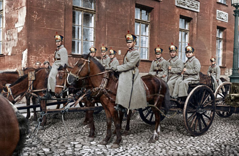 25 мая 1919. Парад Всеобщего военного обучения (Всевобуча) на Красной площади</p />
</p><p>23 Февраля — праздник Красной Армии.-11