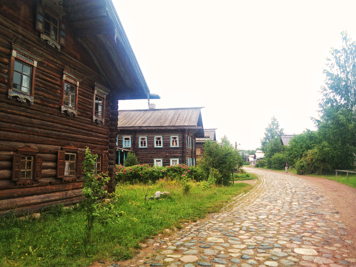 Русские избы в Мандрогах