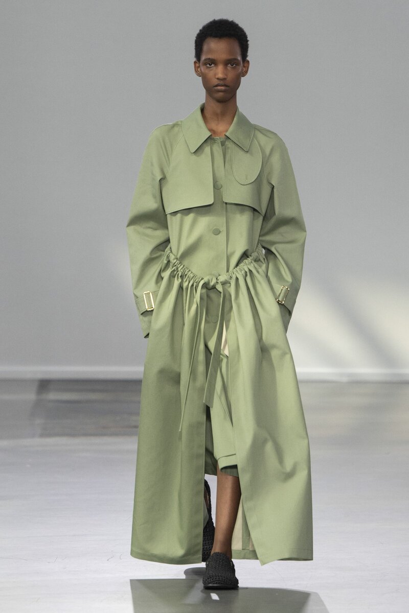 Модель на показе JW Anderson