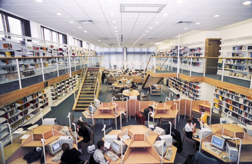 Библиотека шанинки , одно из места встреч клуба 