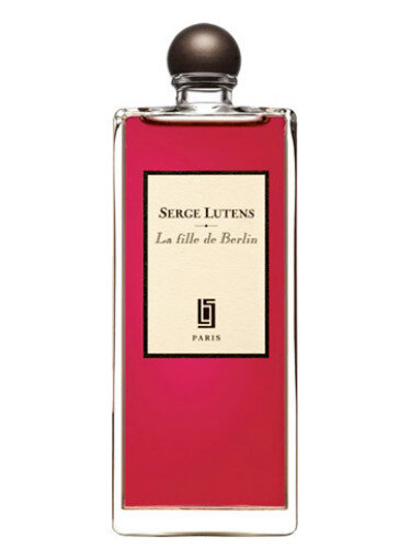 La Fille de Berlin Serge Lutens — это аромат для мужчин и женщин, он принадлежит к группе восточные цветочные. La Fille de Berlin выпущен в 2013 году. Парфюмер: Christopher Sheldrake. Верхние ноты: Роза и Герань; средняя нота: Пальмароза; базовые ноты: Мед, Мох и Пачули.