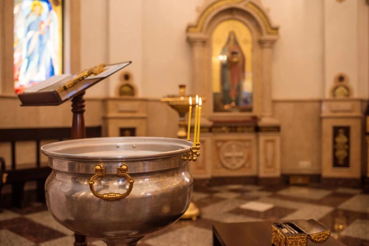 К таинству крещения нужно подготовиться заранее, тогда все пройдет идеально. Крещение – один из важнейших обрядов в православии, который приобщает человека к церкви.
