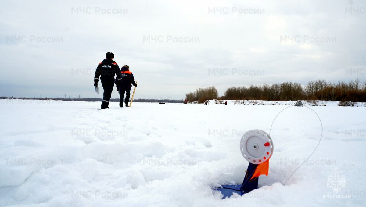 Байкал 2022. Замерзшая вода. Байкал зима. Время лед. Обувь для байкала зимой.