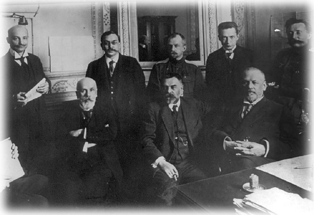 Члены Временного правительства (из интернета)