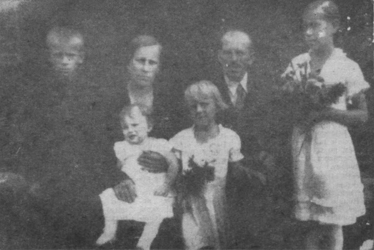 Хуго Мейер с женой и детьми. Источник: Pionieris, 6 августа 1974 года.