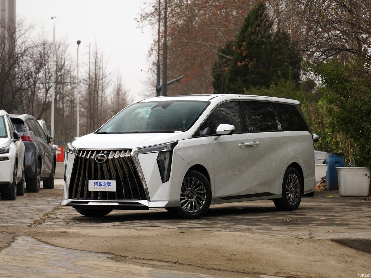 Заменитель Toyota Alphard — не менее комфортный, но в три раза дешевле.  Представлен GAC Trumpchi M8 Grandmaster Pioneer Edition: 251 л.с. и  8-ступенчатый «автомат» | iXBT.com | Дзен