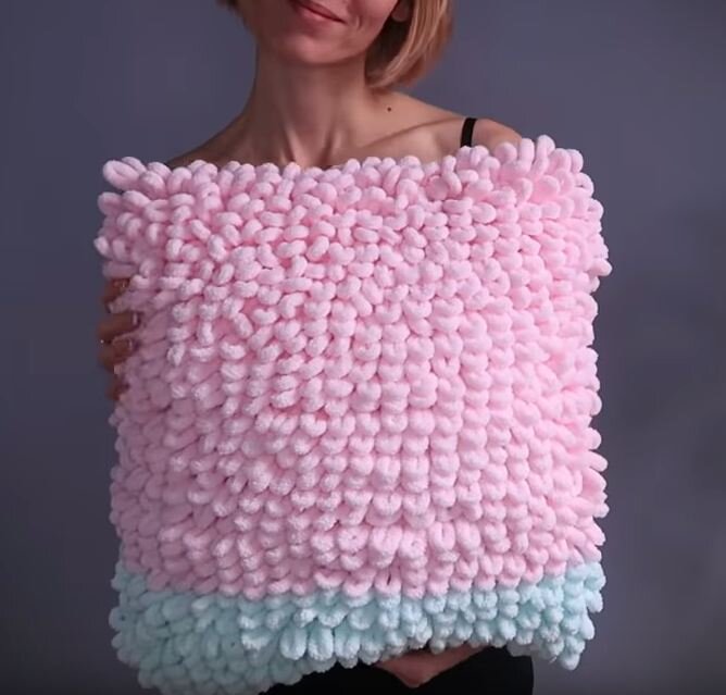    Подушка, связанная с помощью пальцев   
Источник: Скриншот из видео