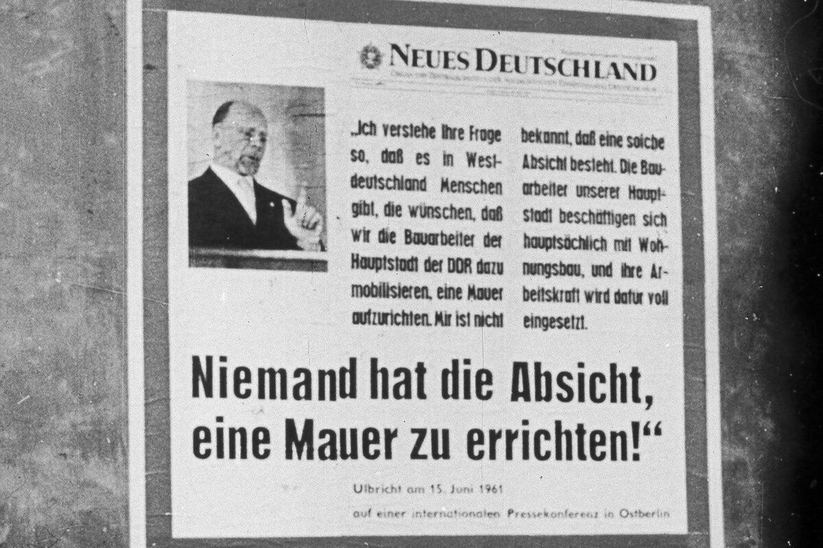 Берлин, 15 июня 1961 года. "Никто не собирается строить стену", - сказал лидер Восточной Германии Вальтер Ульбрихт перед возведением стены