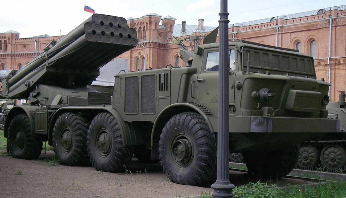 Картинка из  свободных источников. 220-мм реактивная установка БМ-27 впервые была применена в Афганистане в середине 1980-х годов.