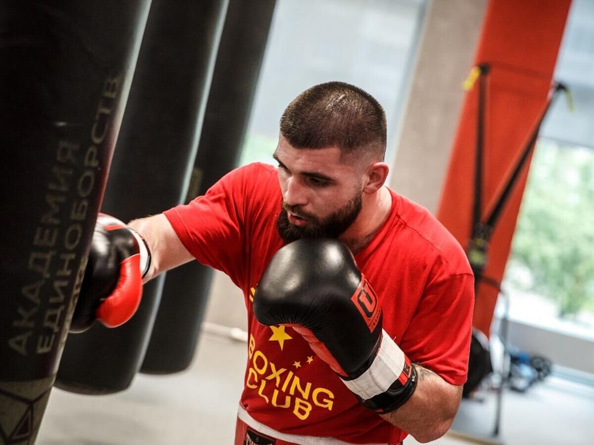    Российский боксер Магомед Курбанов© Фото предоставлено пресс-службой RCC Boxing Promotions