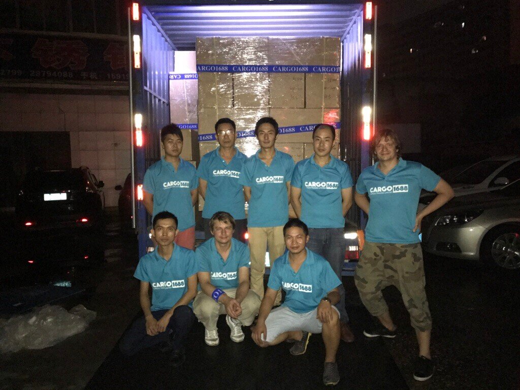  "Вспоминаем погрузку гироскутеров оптом в 2016 году! Этот снимок напоминает нам о наших днях как поставщиков гироскутеров. В то время наша команда занимала все 10 позиций на первой странице по запросу 'гироскутеры оптом' в Яндексе. По гироскутерам нас вспоминают до сих пор!"