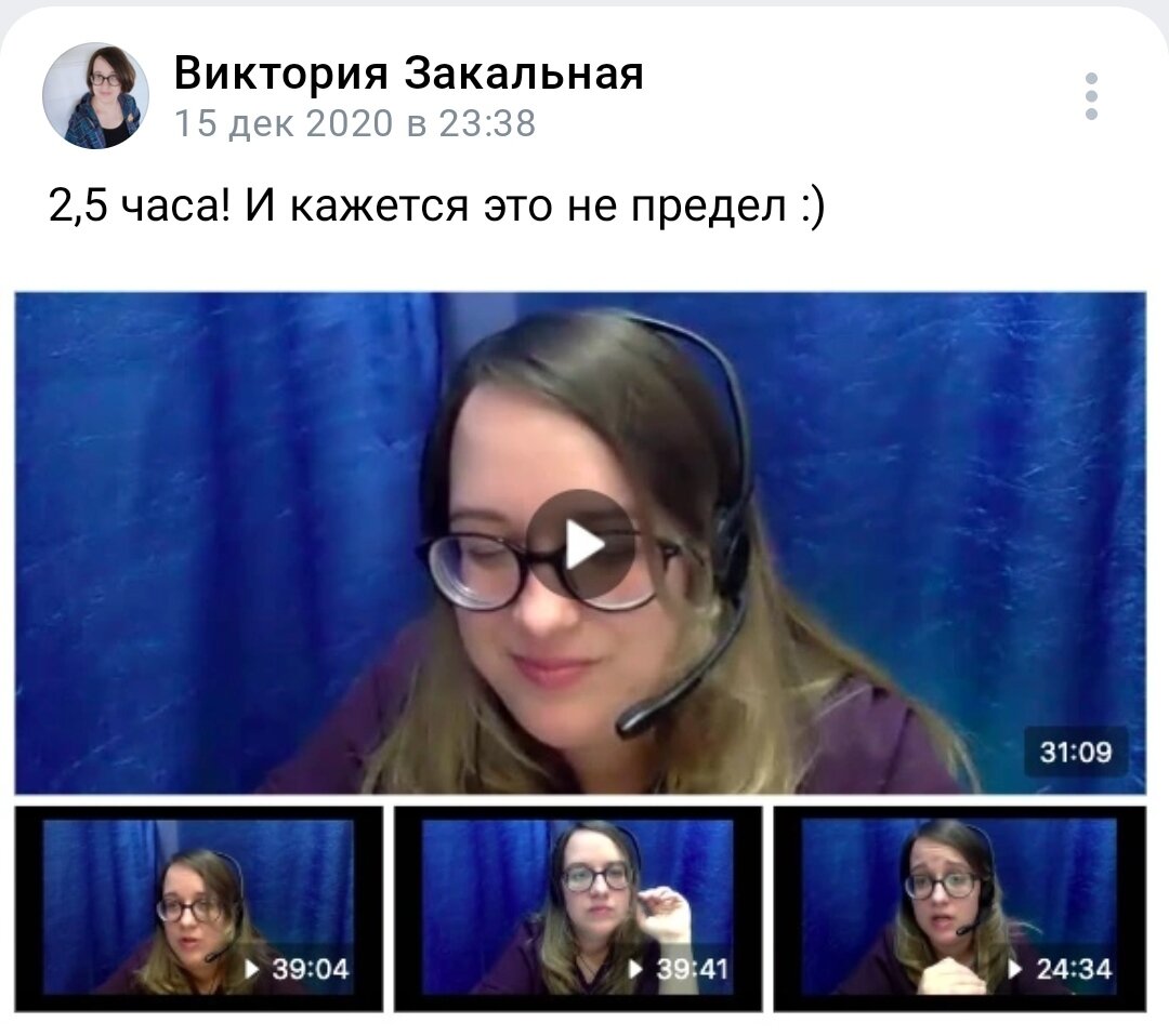 Вместо фона — штора, вместо стула — мягкая подушка, вместо стола — подставка под ноутбук. Сбоку ванная, сзади унитаз, впереди раковина 🤣